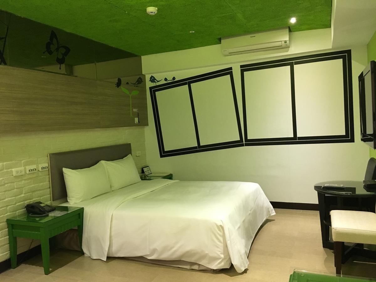 R8 Eco Hotel Kaohsiung Room photo